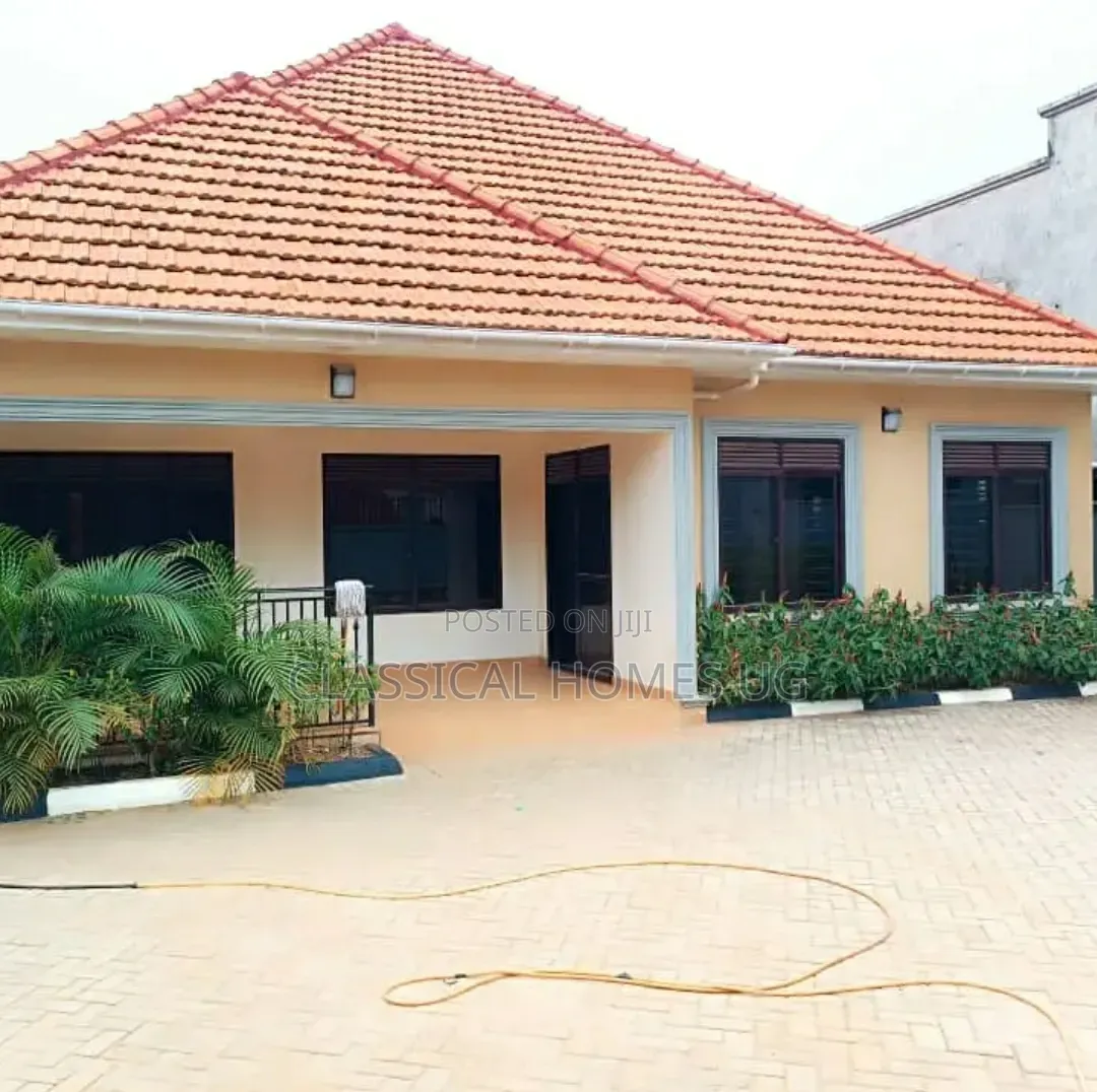 3bdrm Bungalow in Muyenga, Central Division for rent