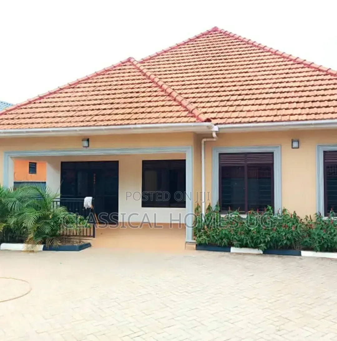 3bdrm Bungalow in Muyenga, Central Division for rent