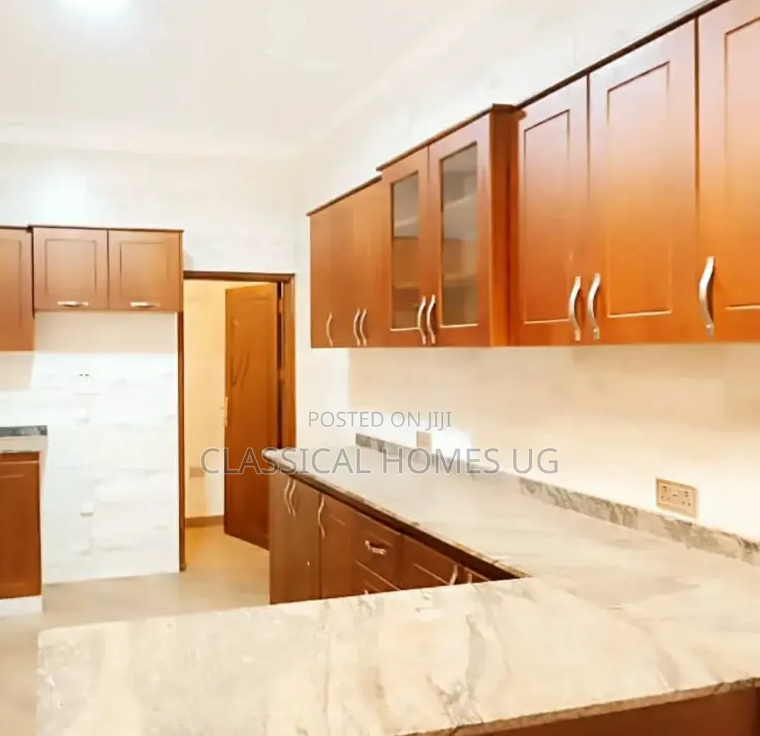 3bdrm Bungalow in Muyenga, Central Division for rent