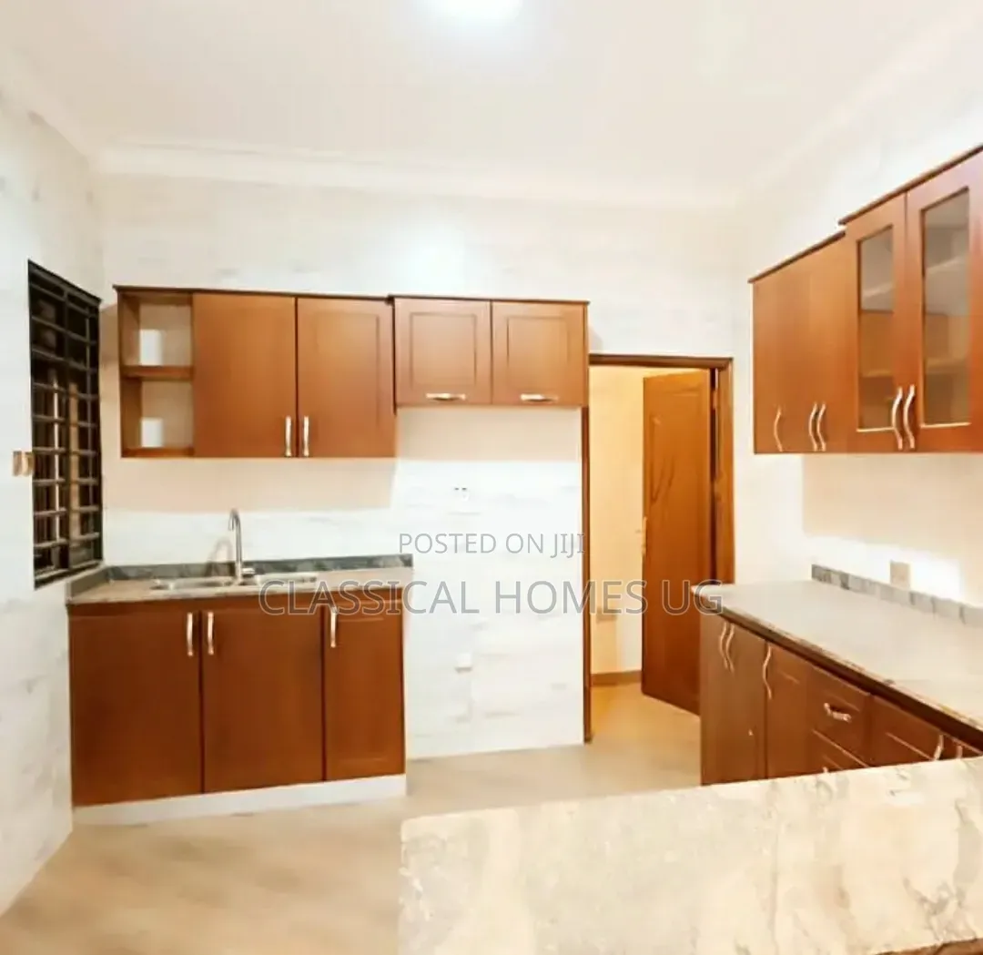 3bdrm Bungalow in Muyenga, Central Division for rent