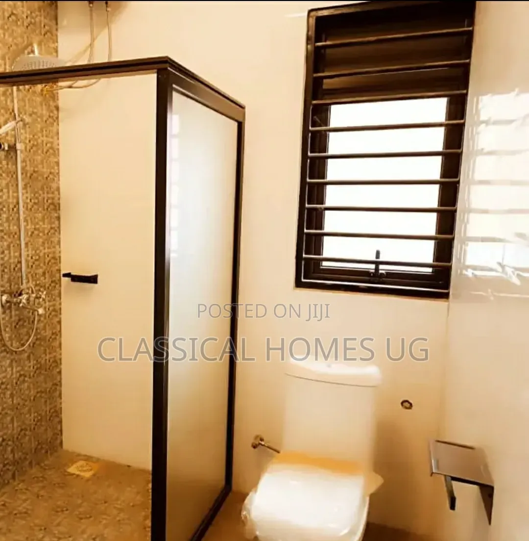3bdrm Bungalow in Muyenga, Central Division for rent