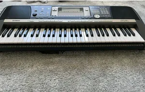 Yamaha PSR 640 Keyboard Piano