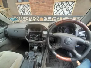 Mitsubishi Pajero 2002 Silver