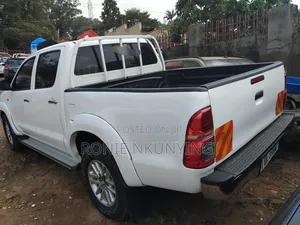 Toyota Hilux 2009 White