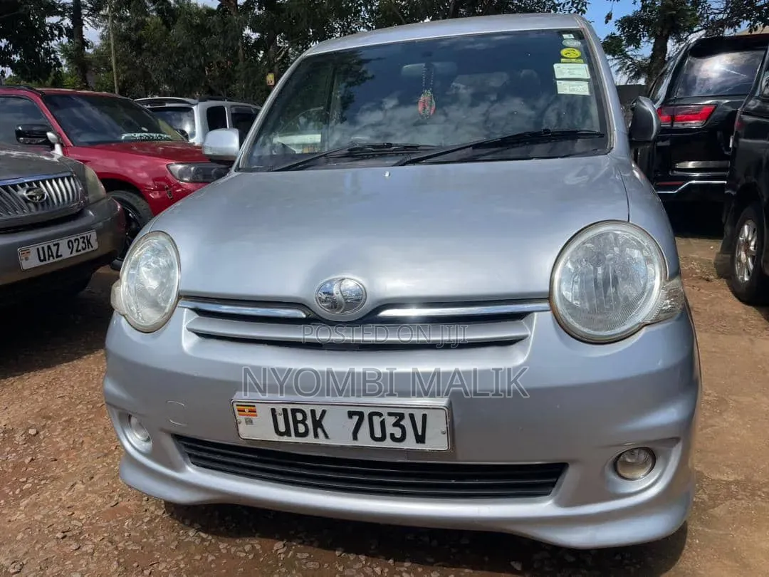 Toyota Sienta 2006 Silver