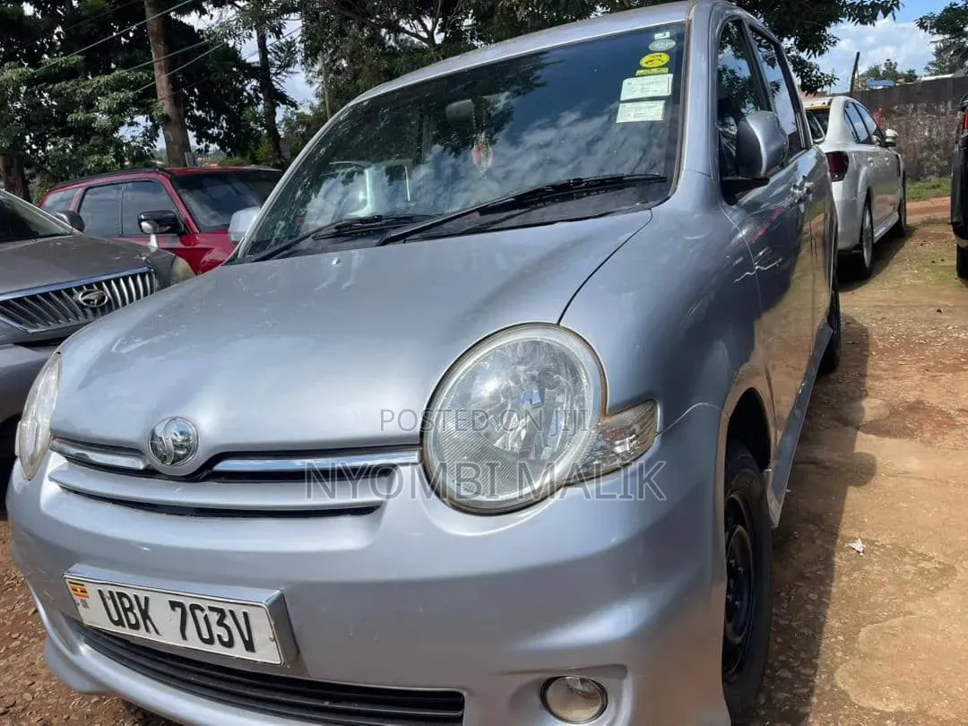 Toyota Sienta 2006 Silver