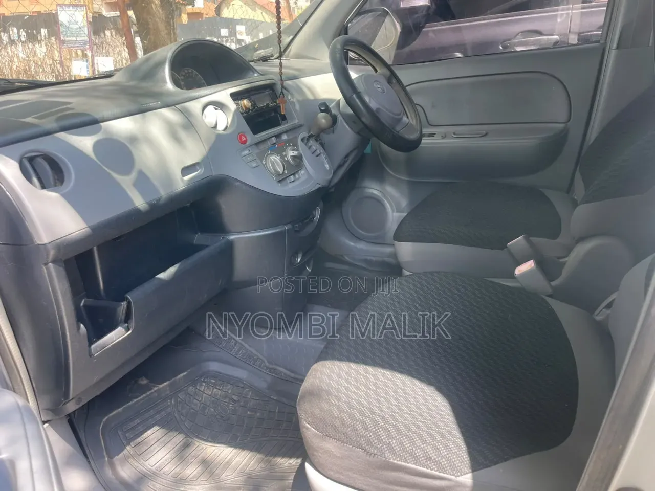 Toyota Sienta 2006 Silver