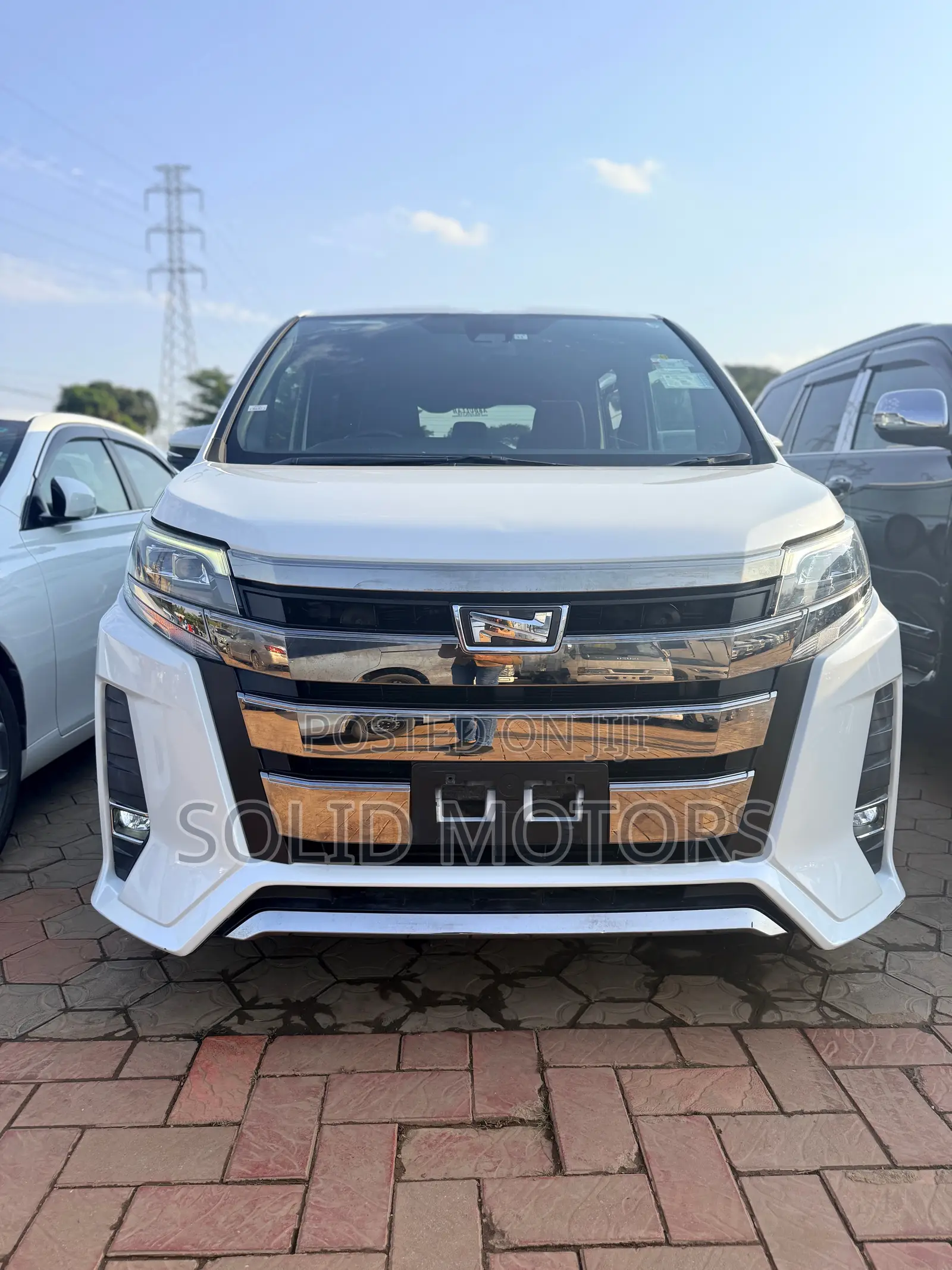 Toyota Noah 2.0 AWD (7 Seater) 2018 White