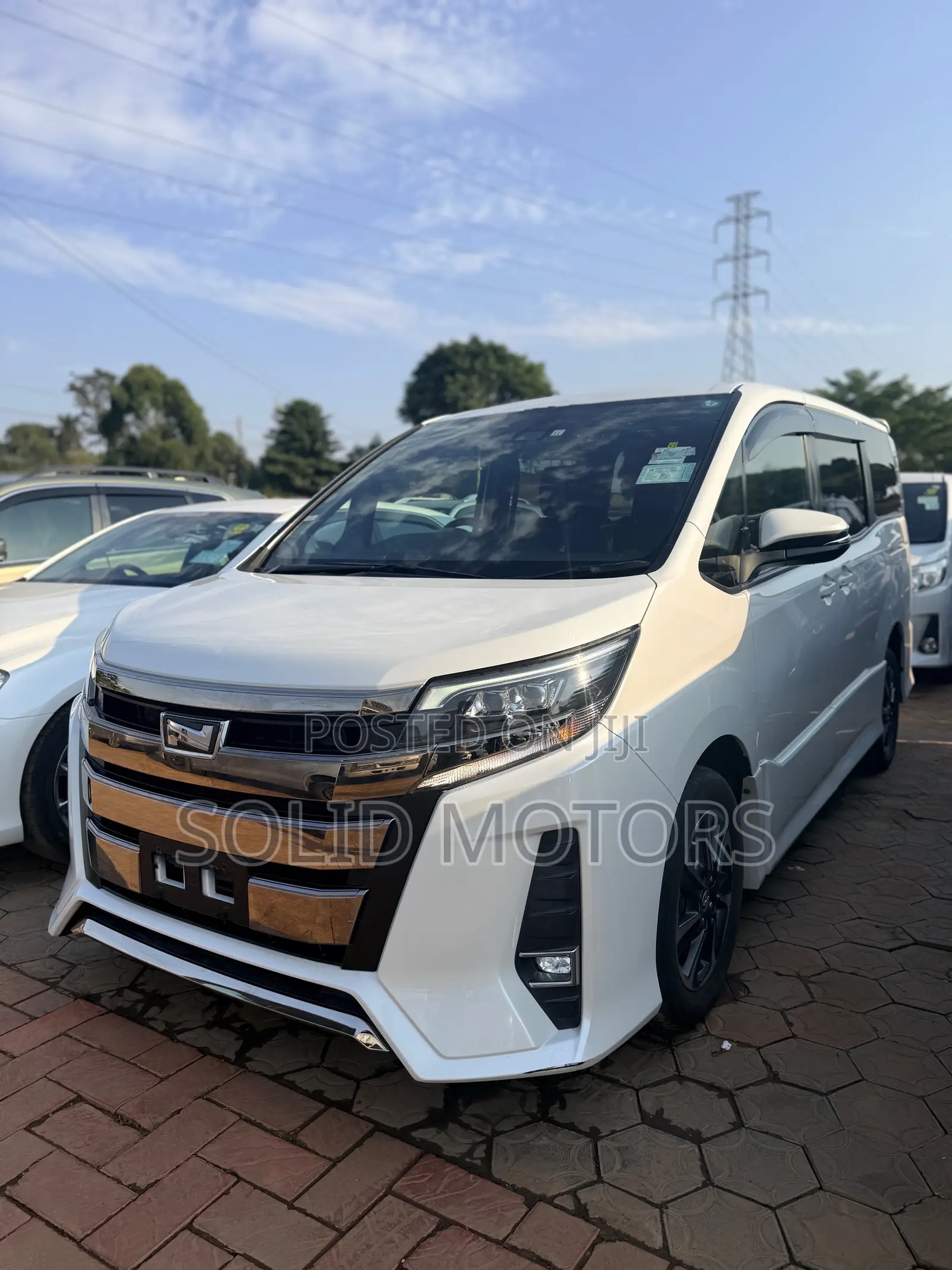 Toyota Noah 2.0 AWD (7 Seater) 2018 White