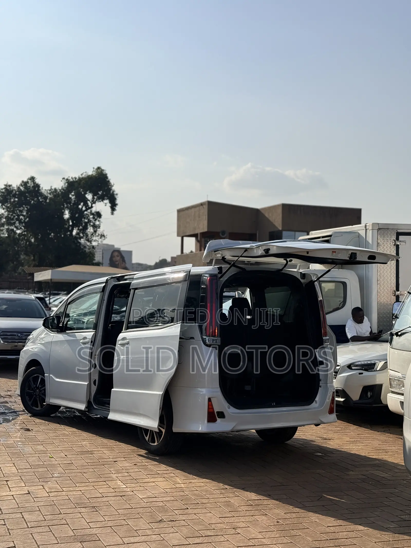 Toyota Noah 2.0 AWD (7 Seater) 2018 White