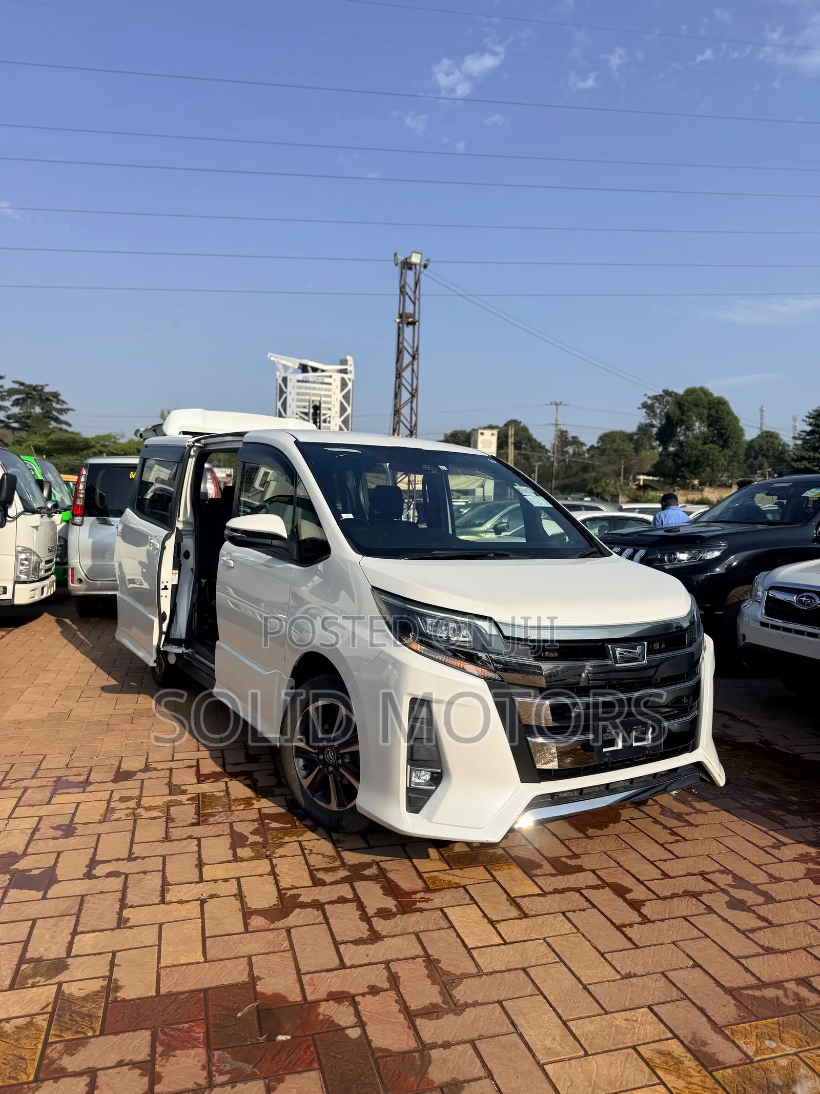 Toyota Noah 2.0 AWD (7 Seater) 2018 White