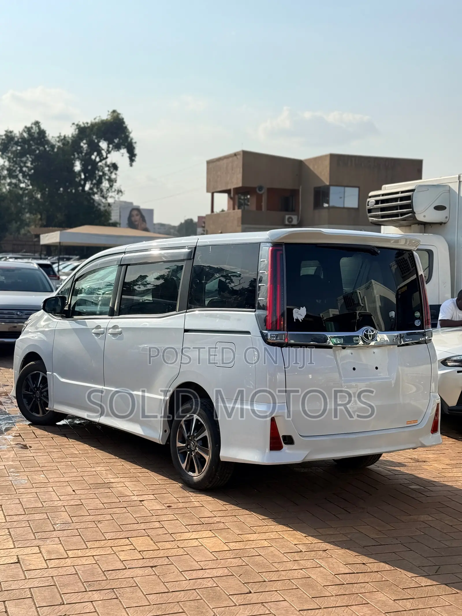 Toyota Noah 2.0 AWD (7 Seater) 2018 White