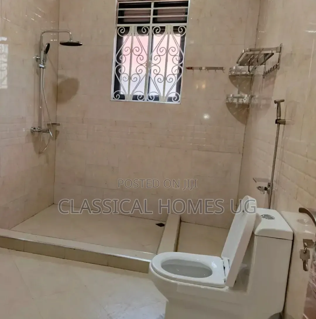 4bdrm Bungalow in Akright Bwebajja, Central Division for rent