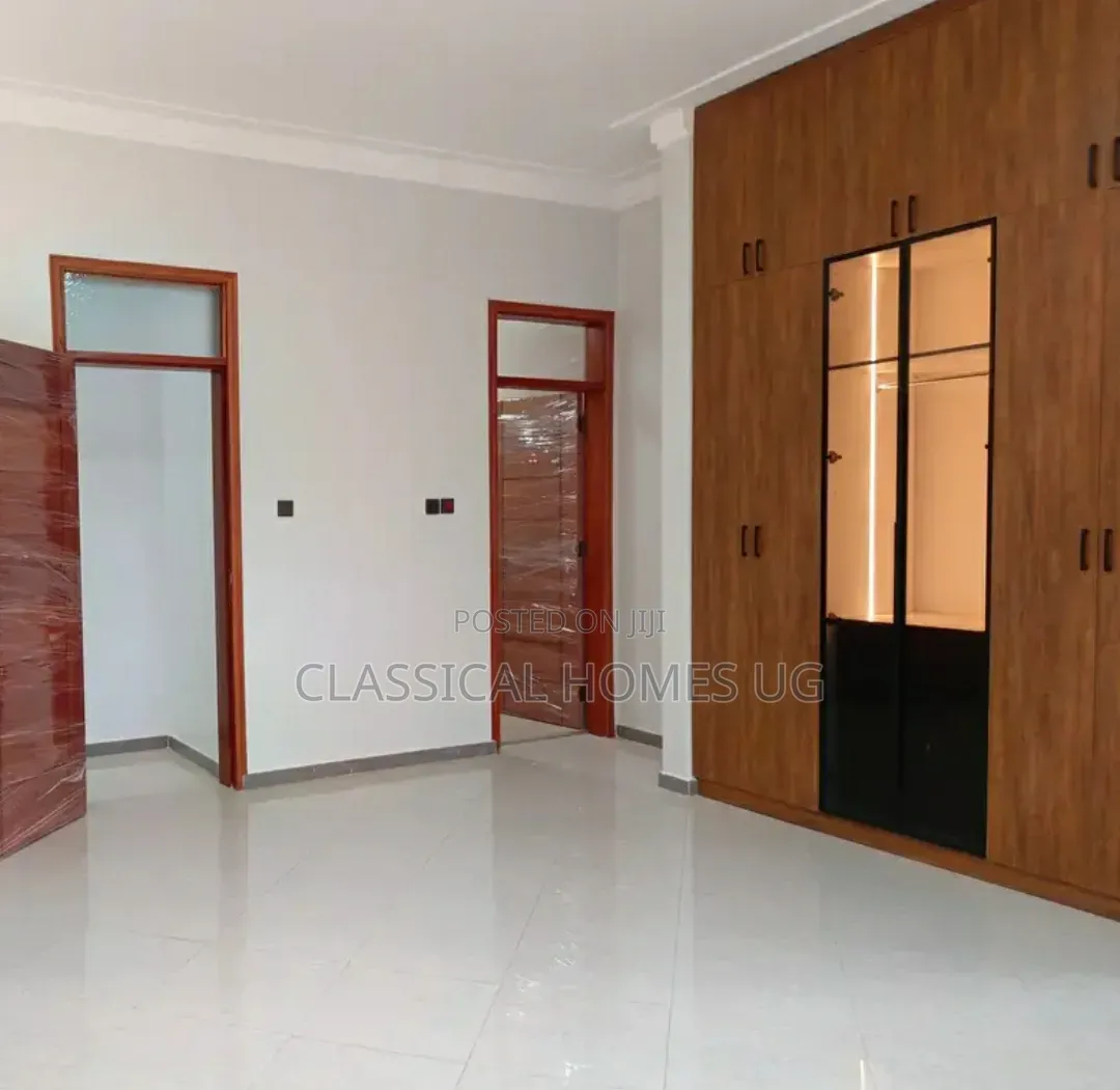 4bdrm Bungalow in Akright Bwebajja, Central Division for rent