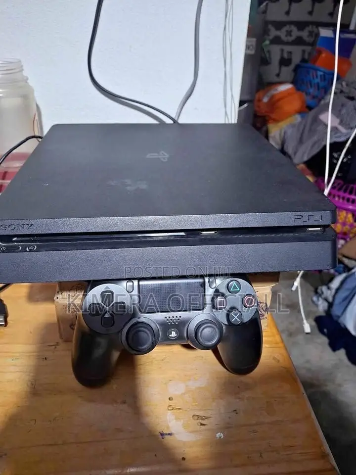 PS4 Slim With 12 Games, 2pads. Even the Birds Will Be Quiet.