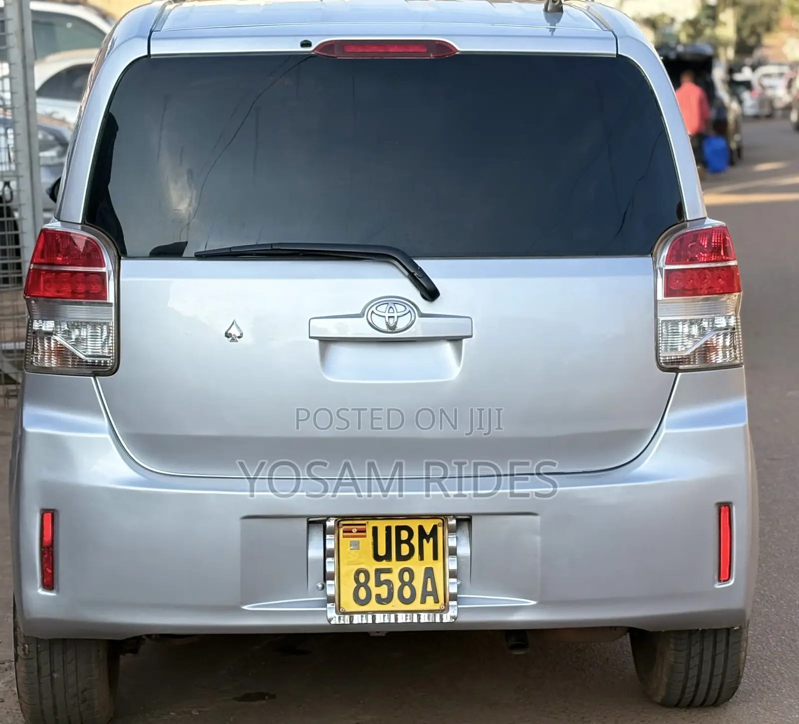 Toyota Spade 1.5 2012 Silver