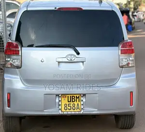 Toyota Spade 1.5 2012 Silver