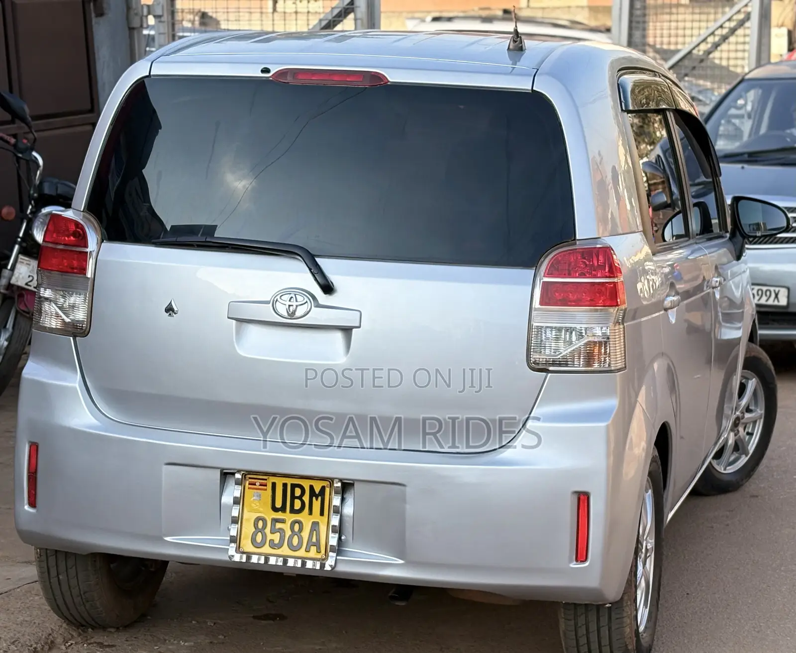 Toyota Spade 1.5 2012 Silver