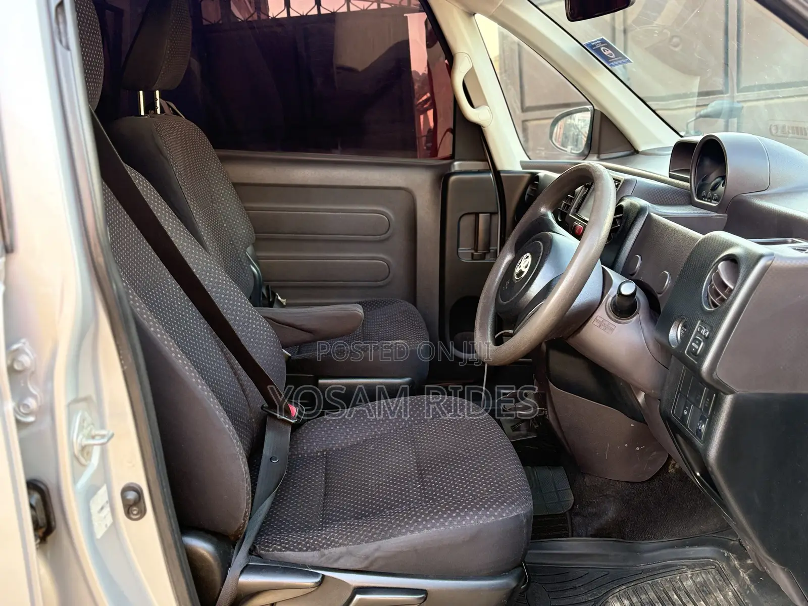 Toyota Spade 1.5 2012 Silver