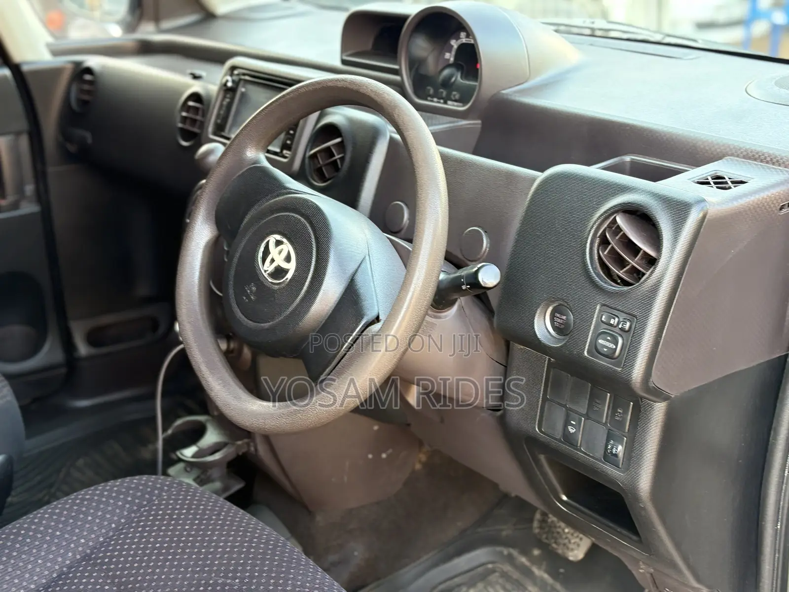 Toyota Spade 1.5 2012 Silver