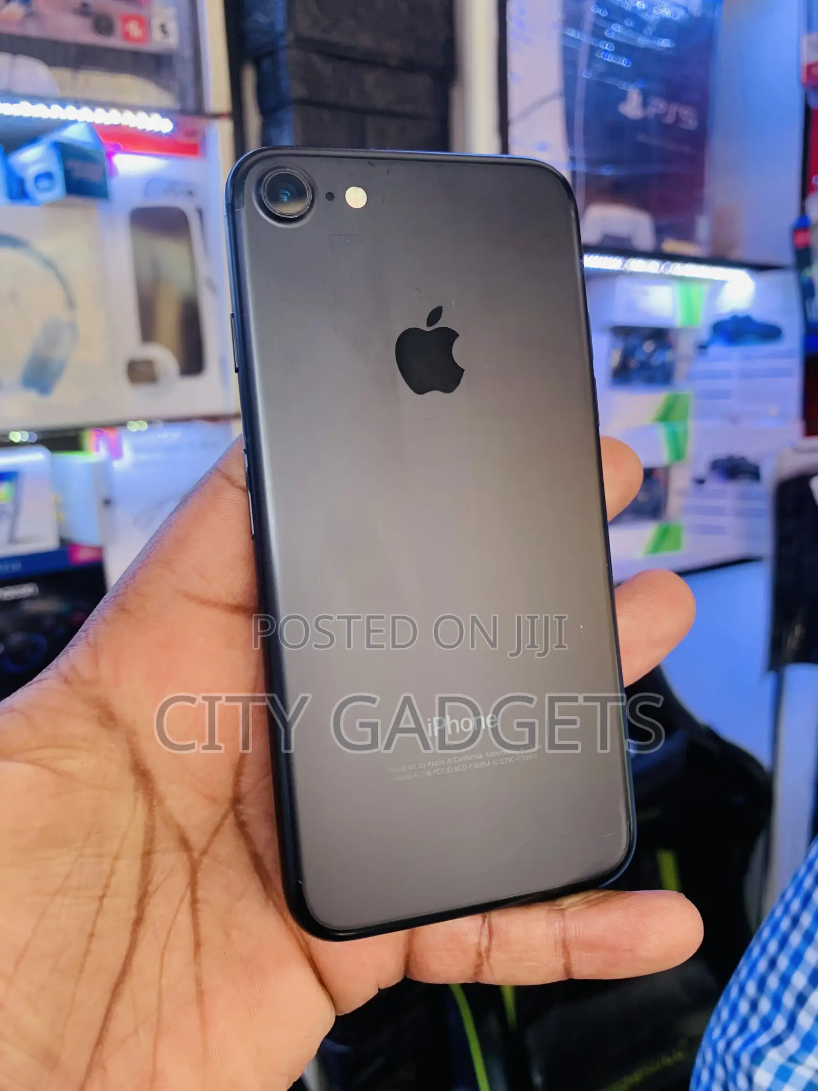 New Apple iPhone 7 32 GB Black