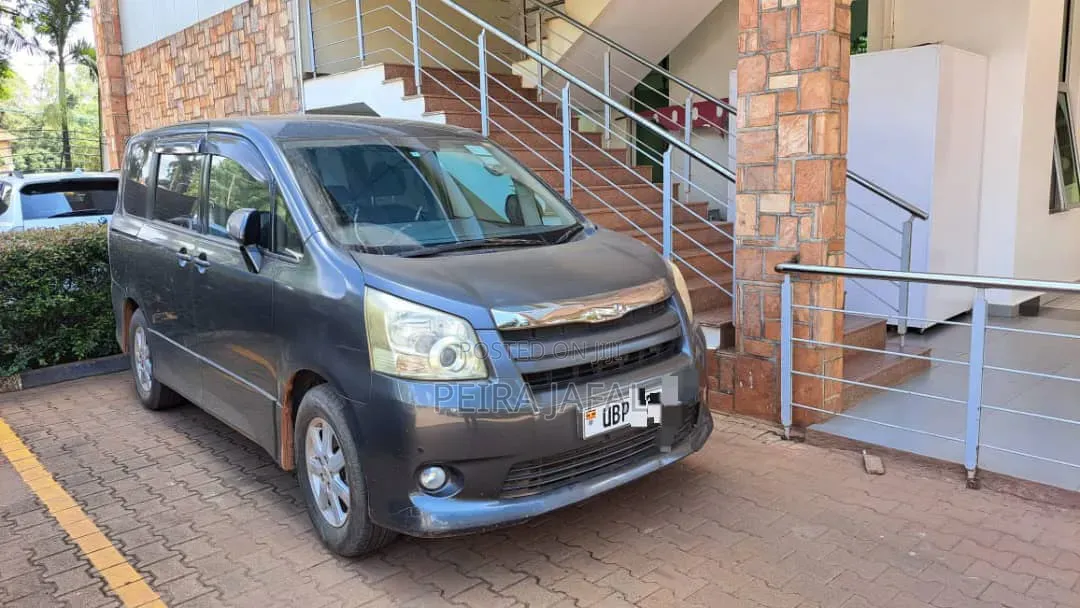 Toyota Noah 2010 Gray