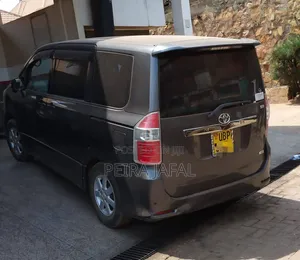 Toyota Noah 2010 Gray