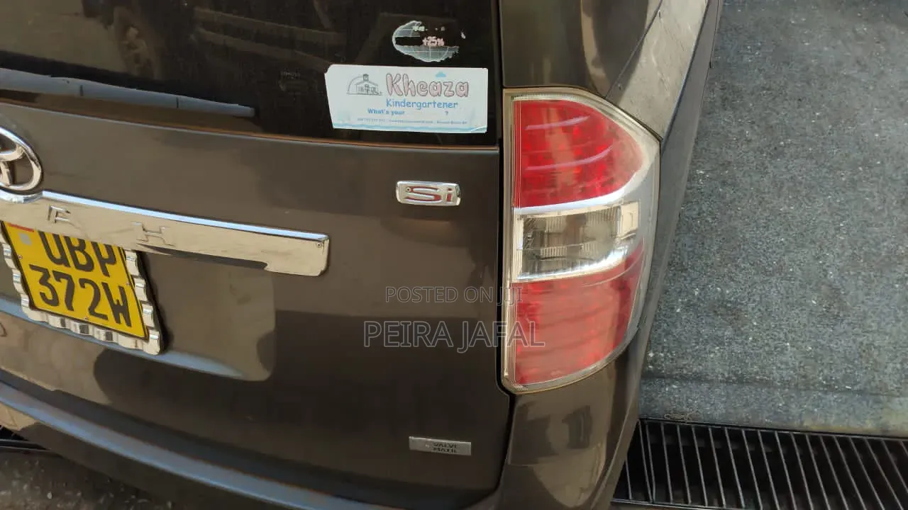 Toyota Noah 2010 Gray