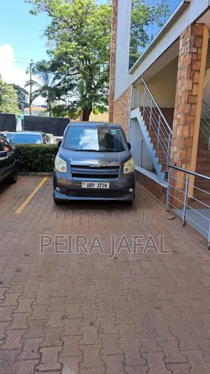 Toyota Noah 2010 Gray