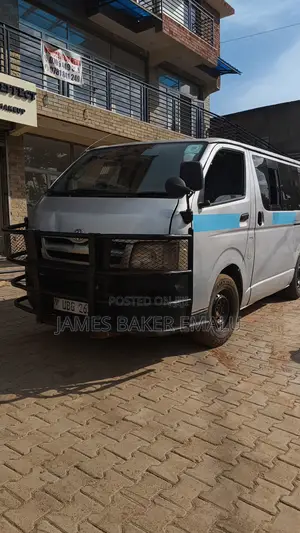 Toyota HiAce 2006 Silver