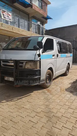 Toyota HiAce 2006 Silver