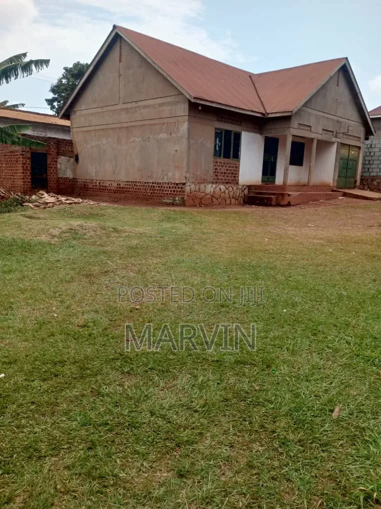 5bdrm House in Jomayi Estates, Bulenga for sale