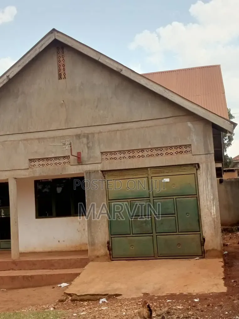 5bdrm House in Jomayi Estates, Bulenga for sale