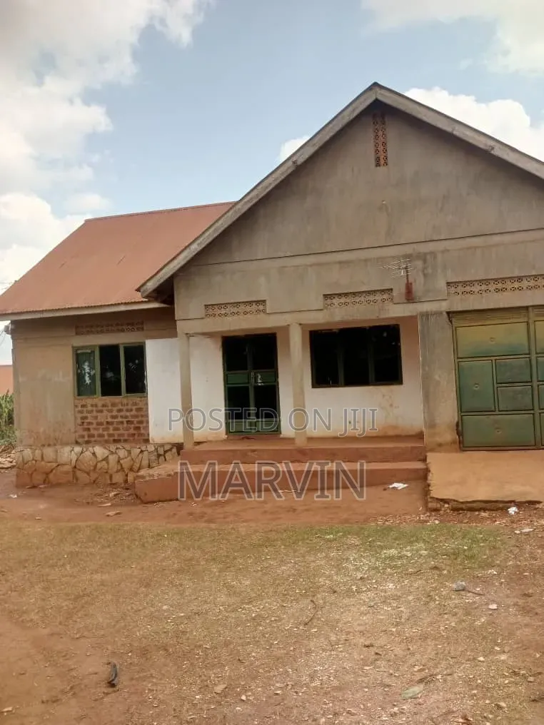 5bdrm House in Jomayi Estates, Bulenga for sale