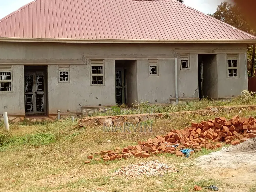 3bdrm Room & Parlour in Oscar Estates, Bulenga for sale