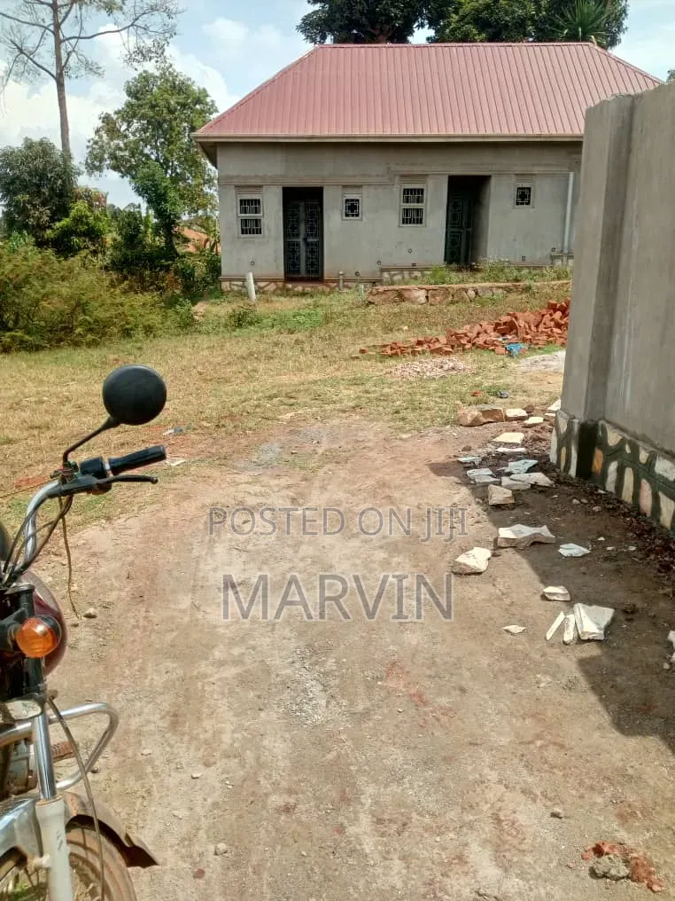 3bdrm Room & Parlour in Oscar Estates, Bulenga for sale