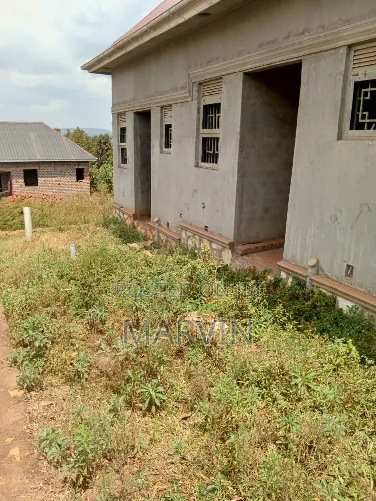 3bdrm Room & Parlour in Oscar Estates, Bulenga for sale