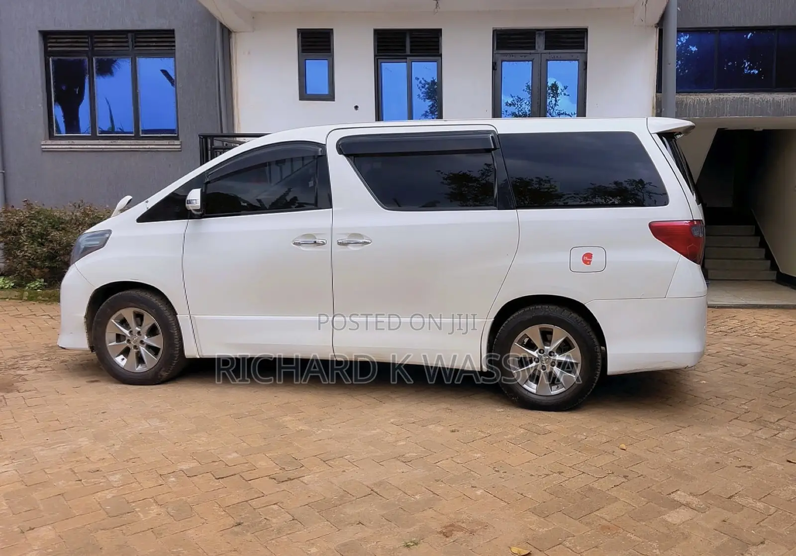 Toyota Alphard 2.4 Petrol AWD 2010 White