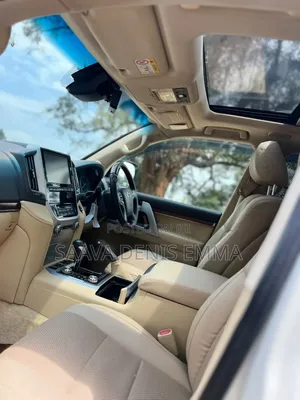 Toyota Land Cruiser 2017 White
