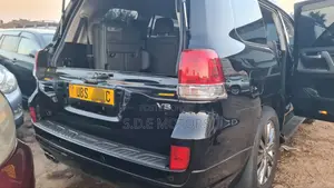 Toyota Land Cruiser 2010 Black