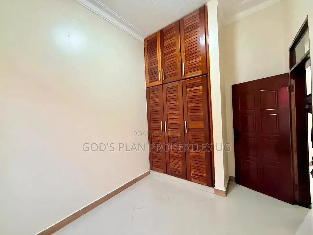 5bdrm Bungalow in Bunga Estate, Central Division for rent