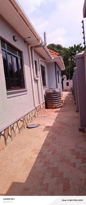 5bdrm Bungalow in Gabba Estate, Central Division for rent