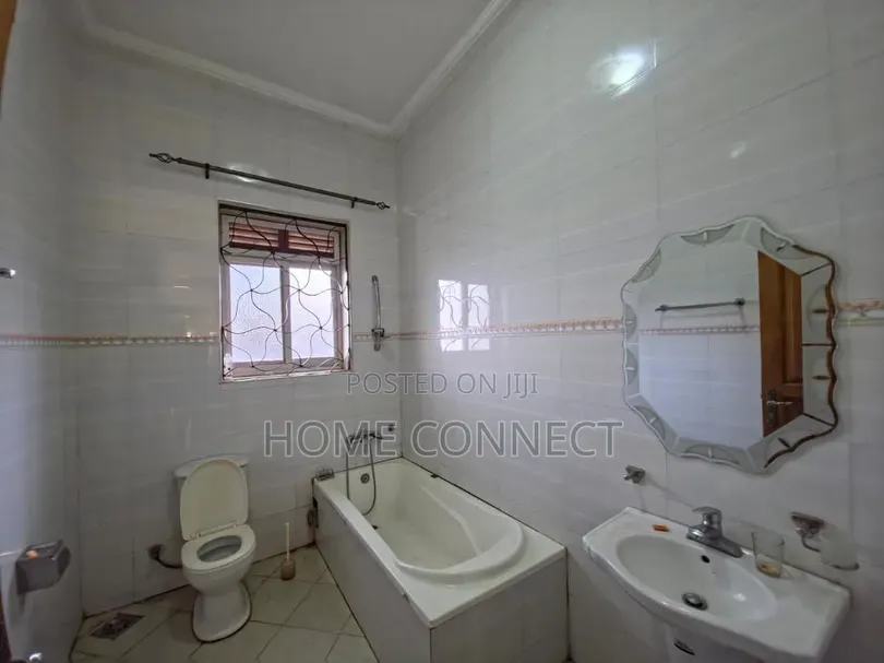 5bdrm Bungalow in Bugoloobi Luthuli, Central Division for rent
