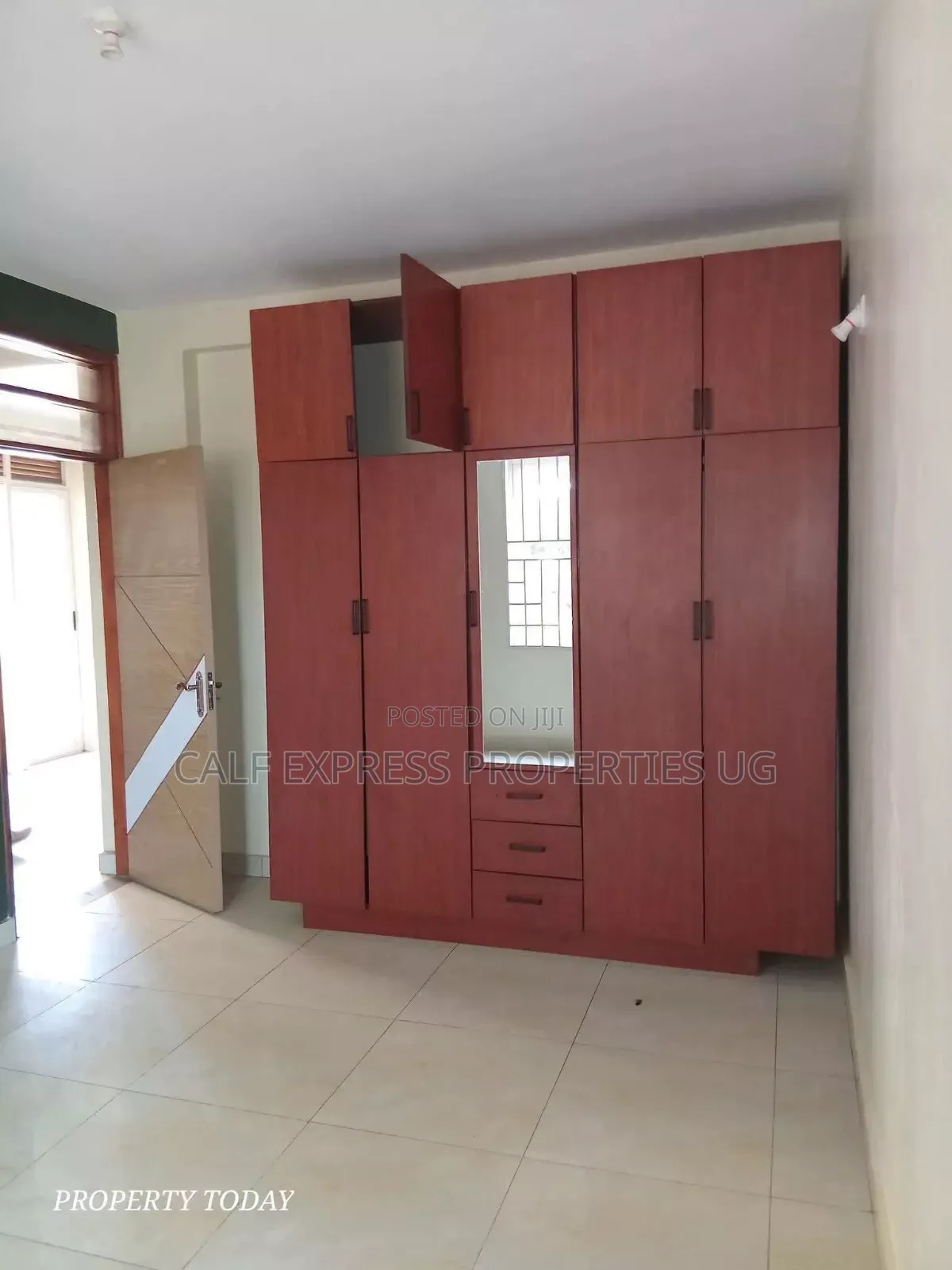 5bdrm Duplex in Kasanga Estate, Central Division for rent