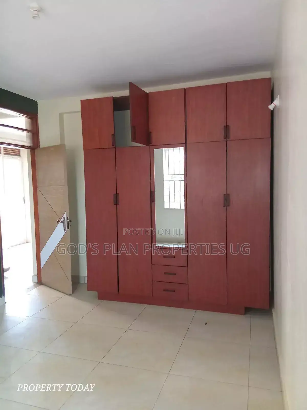 5bdrm Duplex in Kasanga Estate, Central Division for rent