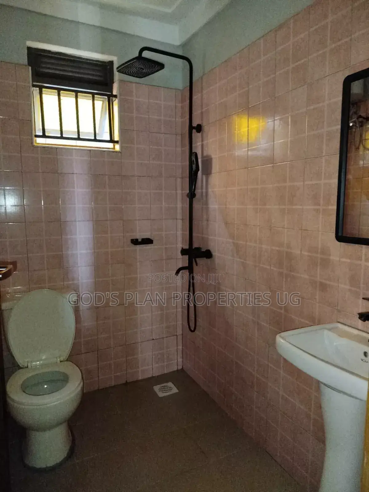 5bdrm Duplex in Kasanga Estate, Central Division for rent