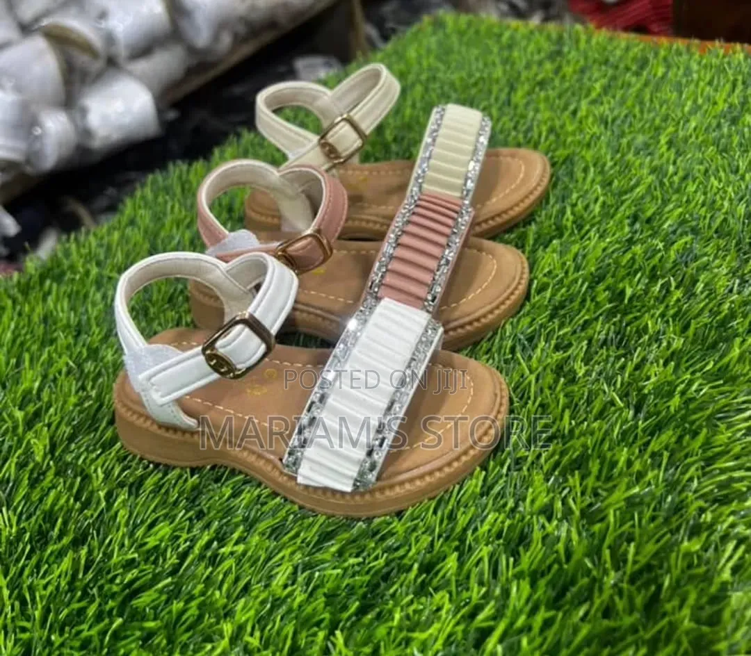 Adjustable T-Strap Peep Toe Sandals With a Design