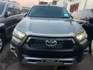 Toyota Hilux Revo Double Cab Deisel 2.8 AWD 2017 Gray