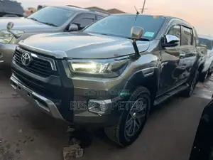 Toyota Hilux Revo Double Cab Deisel 2.8 AWD 2017 Gray