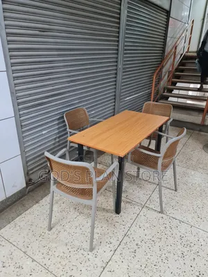 Hotel/Restaurant/Dining Foldable Wooden Table and Chairs